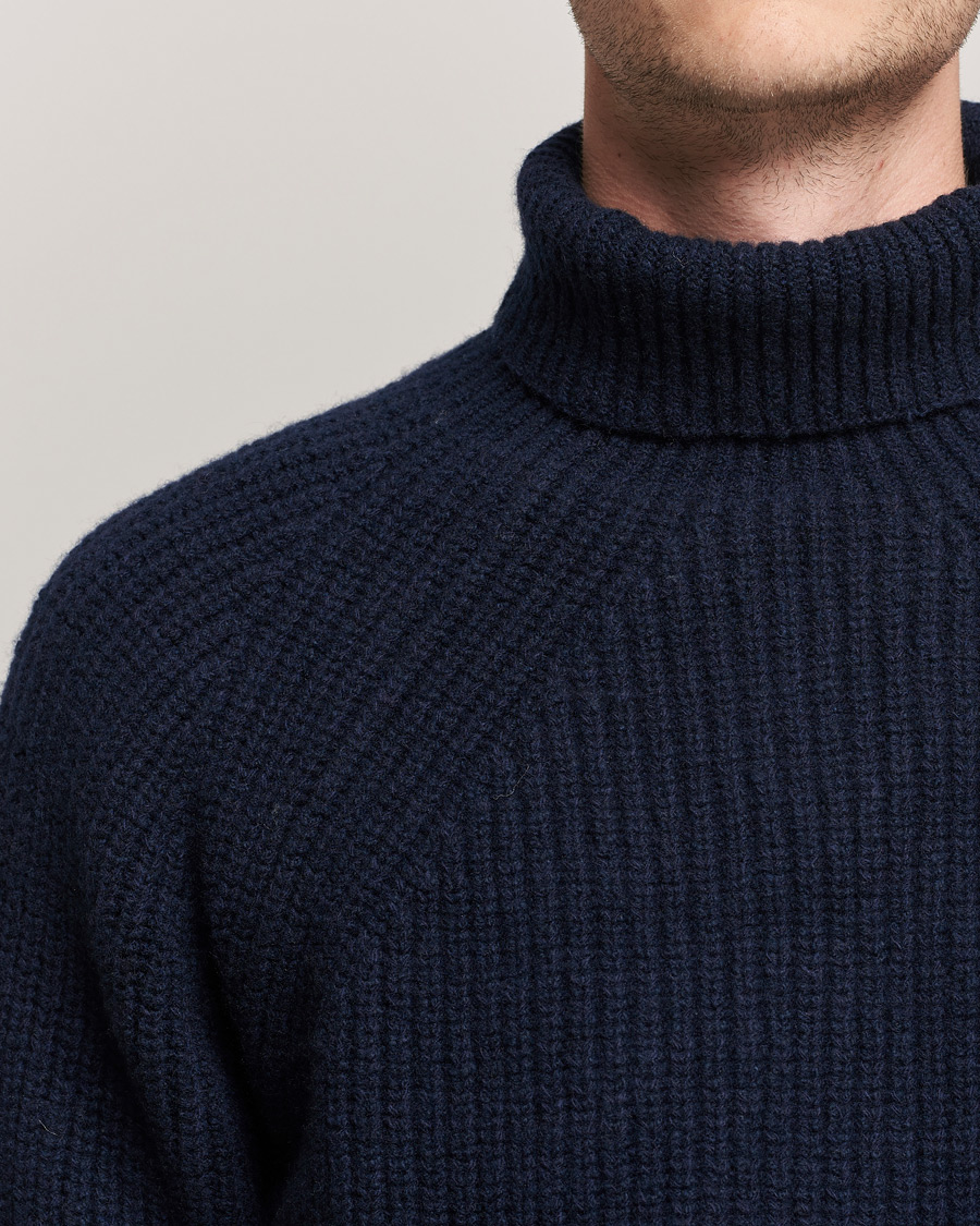 Heren | Truien | Inis Meáin | Wool/Cashmere Boatbuilder Turtleneck Navy