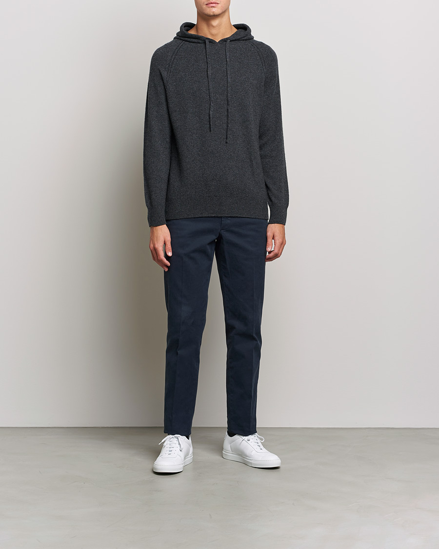 Heren | Truien | Johnstons of Elgin | Seamless Cashmere Hoodie Carbon