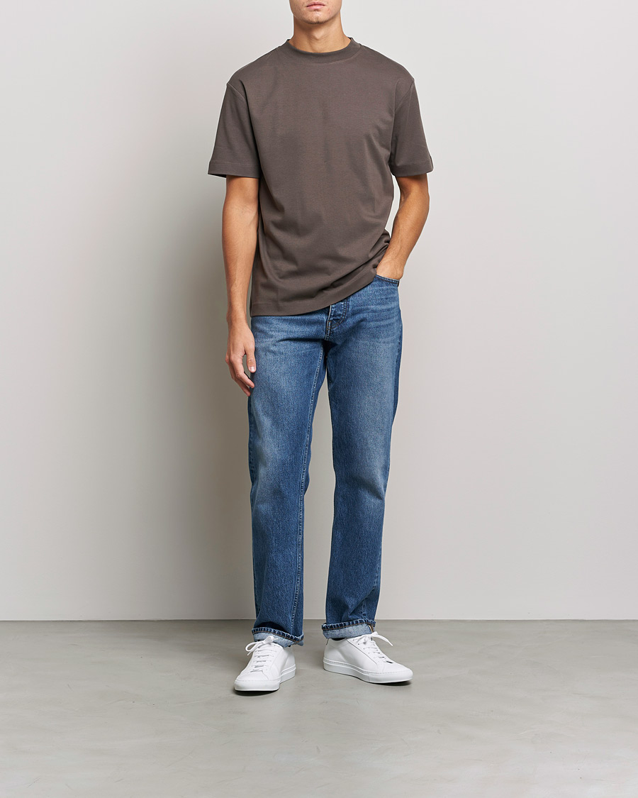 Heren | T-shirts | Sunspel | Brushed Cotton Mock Neck Tee Dark Walnut