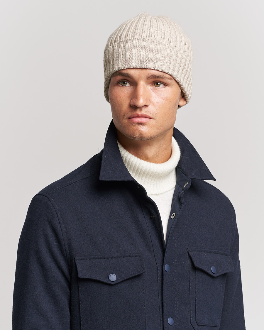 Heren | Piacenza Cashmere Ribbed Cashmere Beanie Light Beige | Piacenza Cashmere | Ribbed Cashmere Beanie Light Beige