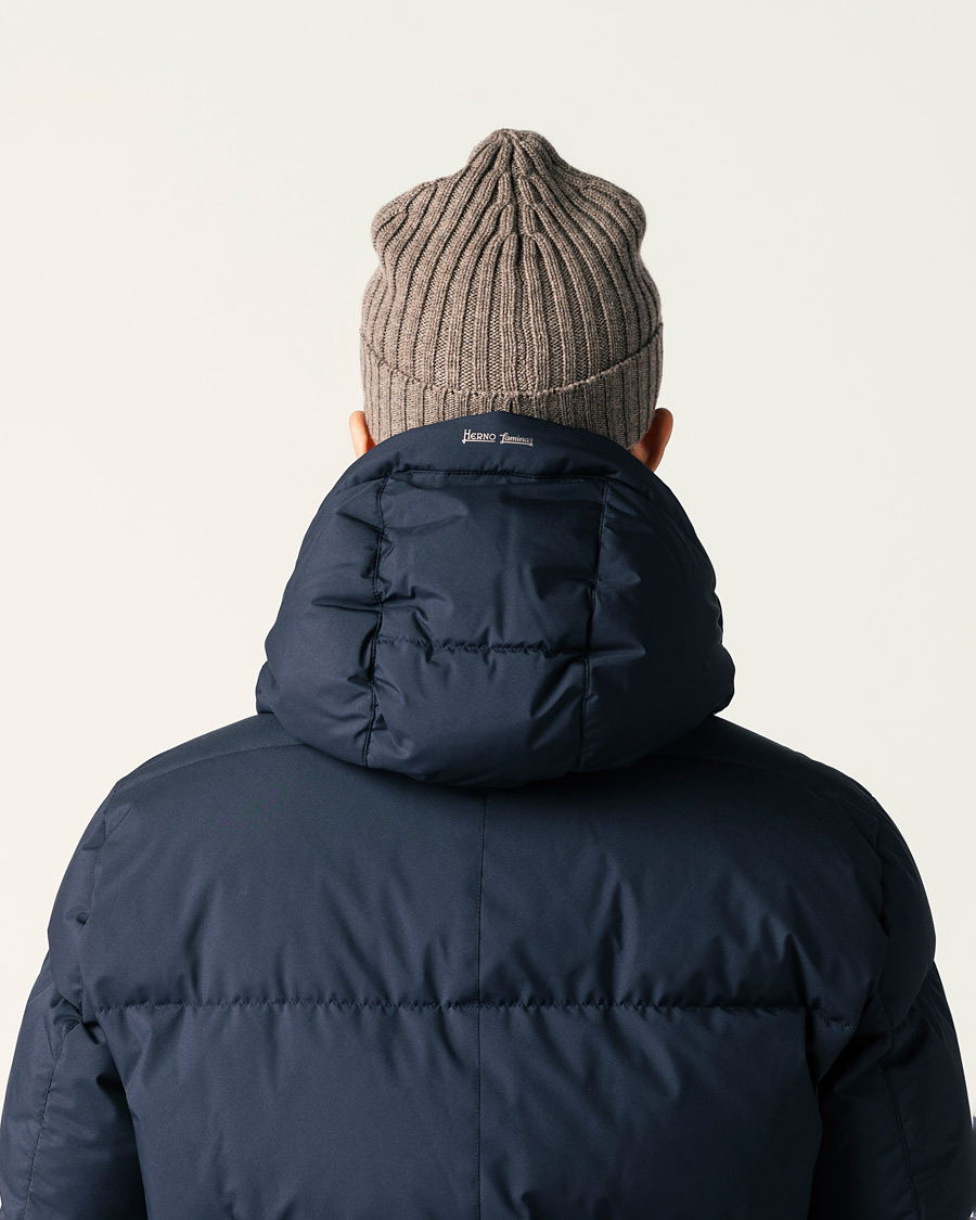 Heren | Piacenza Cashmere Ribbed Cashmere Beanie Taupe | Piacenza Cashmere | Ribbed Cashmere Beanie Taupe