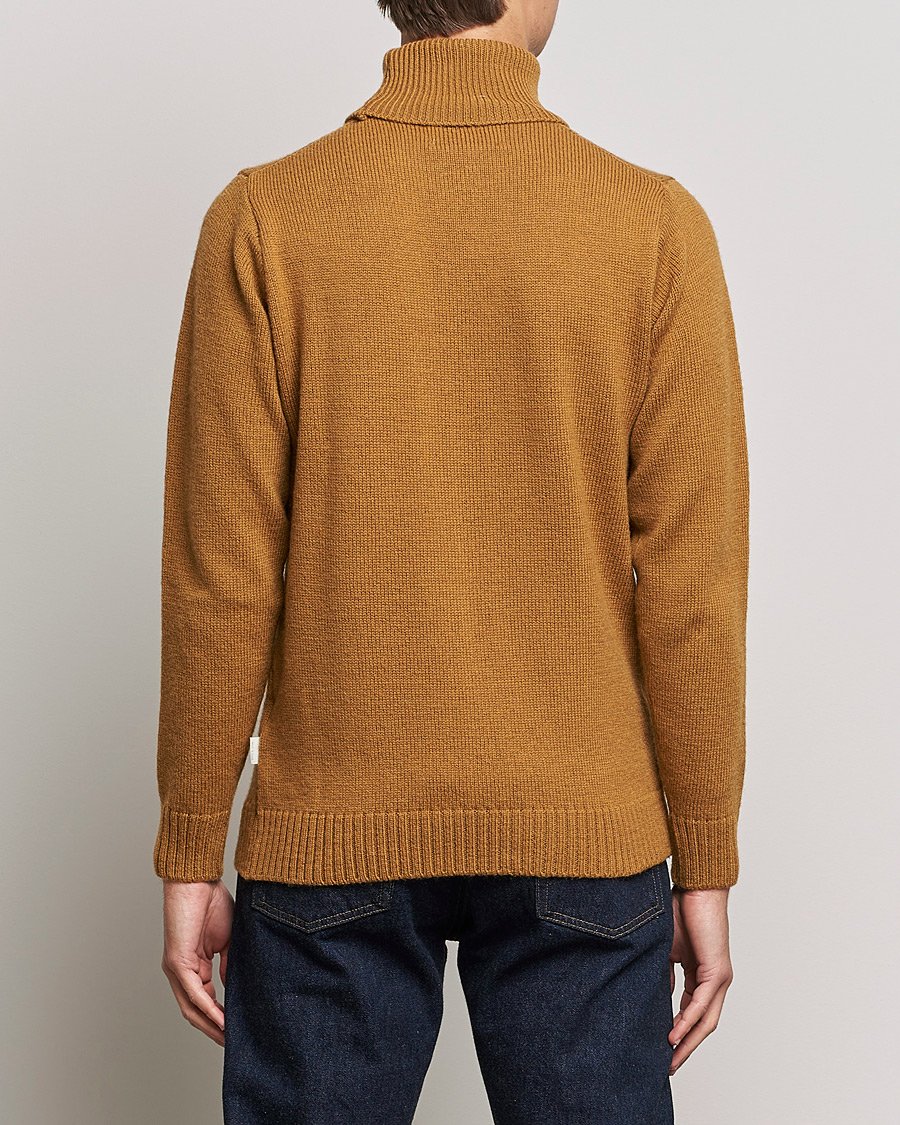 Heren | Truien | Peregrine | Maker´s Stitch Merino Polo Wheat