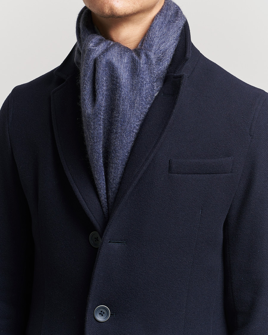 Heren | Begg & Co Arran Reversible Cashmere Scarf Navy/Grey | Begg & Co | Arran Reversible Cashmere Scarf Navy/Grey