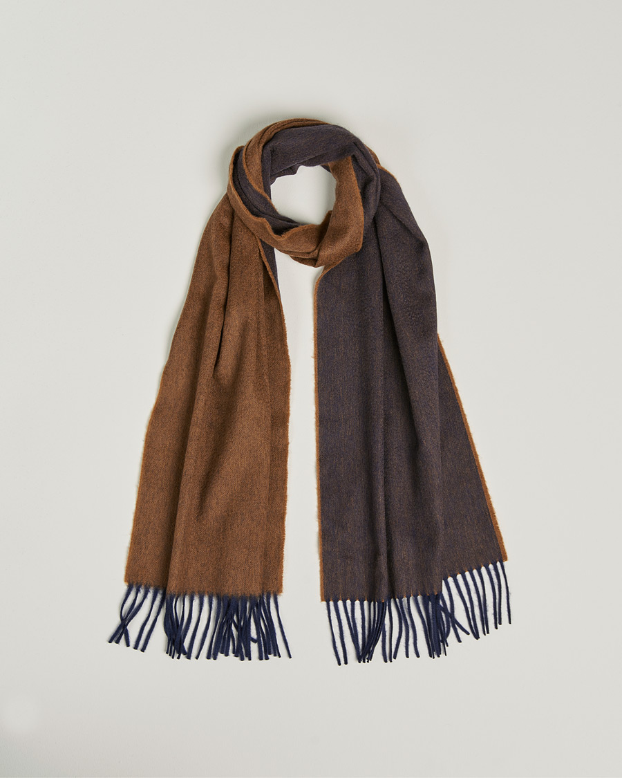 Heren | Begg & Co Arran Reversible Cashmere Scarf Navy/Vicuna | Begg & Co | Arran Reversible Cashmere Scarf Navy/Vicuna