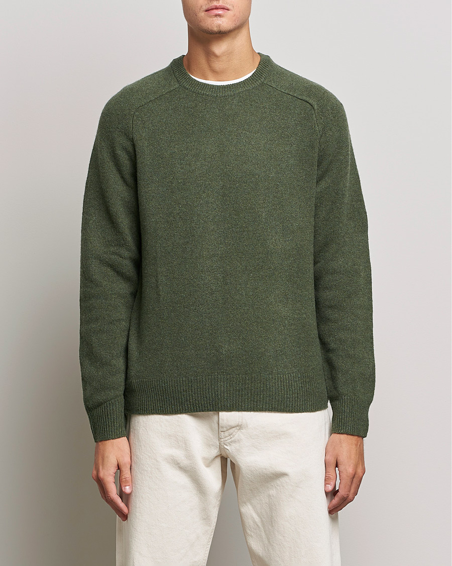 Heren | Truien | A Day's March | Brodick Lambswool Sweater Olive