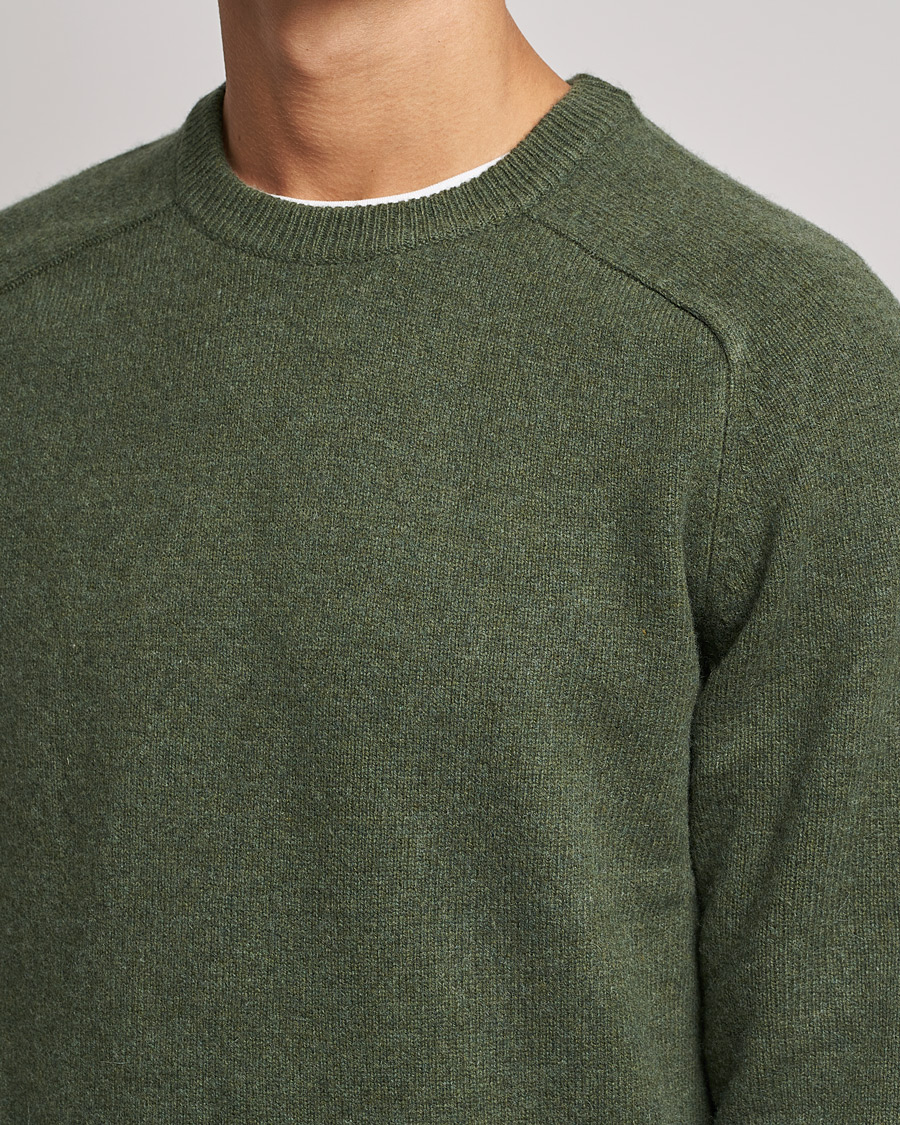 Heren | Truien | A Day's March | Brodick Lambswool Sweater Olive