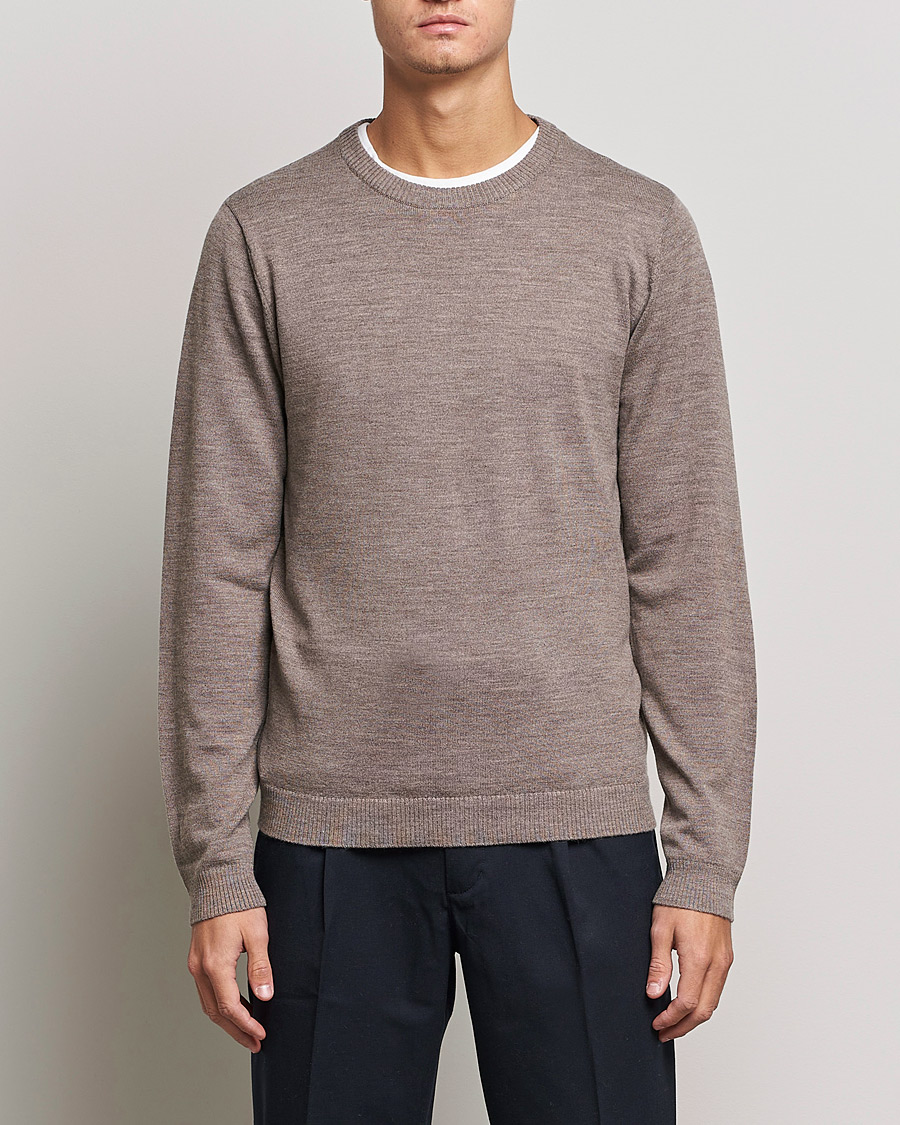 Heren | Truien | A Day's March | Alagón Merino Crew Taupe Melange