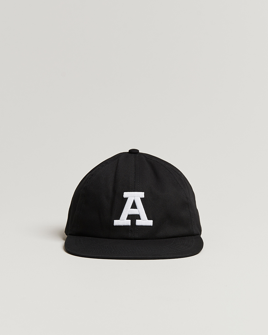 Heren | Axel Arigato Varsity A Flat Cap Black | Axel Arigato | Varsity A Flat Cap Black