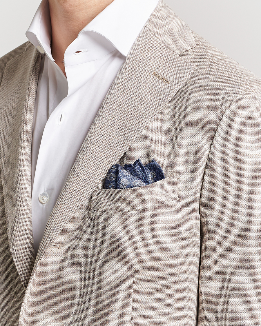 Heren | Amanda Christensen Silk Oxford Printed Paisley Pocket Square Navy | Amanda Christensen | Silk Oxford Printed Paisley Pocket Square Navy