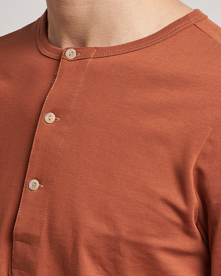 Heren | Truien | Merz b. Schwanen | Classic Organic Cotton Henley Sweater Sierra Red