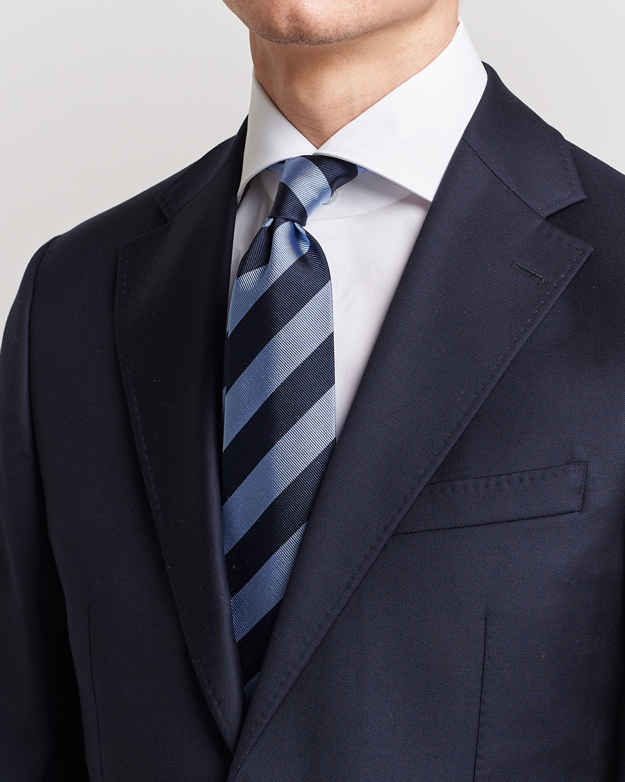 Men | Dark Suit | Amanda Christensen | Regemental Stripe Classic Tie 8 cm Sky Blue/Navy