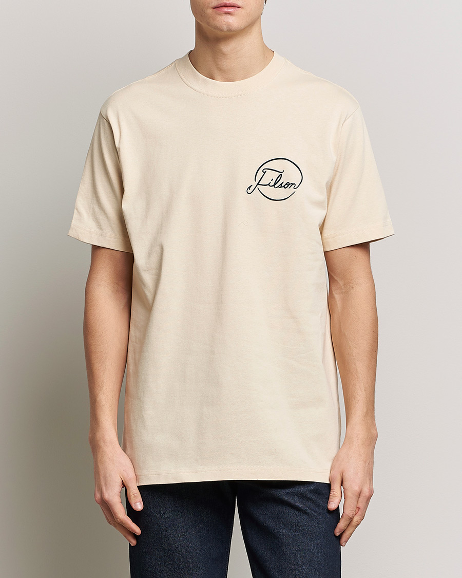 Heren | T-shirts | Filson | Pioneer Graphic T-Shirt Stone