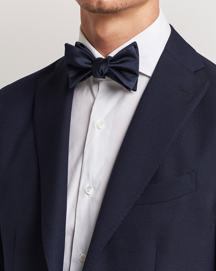 Heren | E. Marinella Silk Bow Tie Navy Satin | E. Marinella | Silk Bow Tie Navy Satin