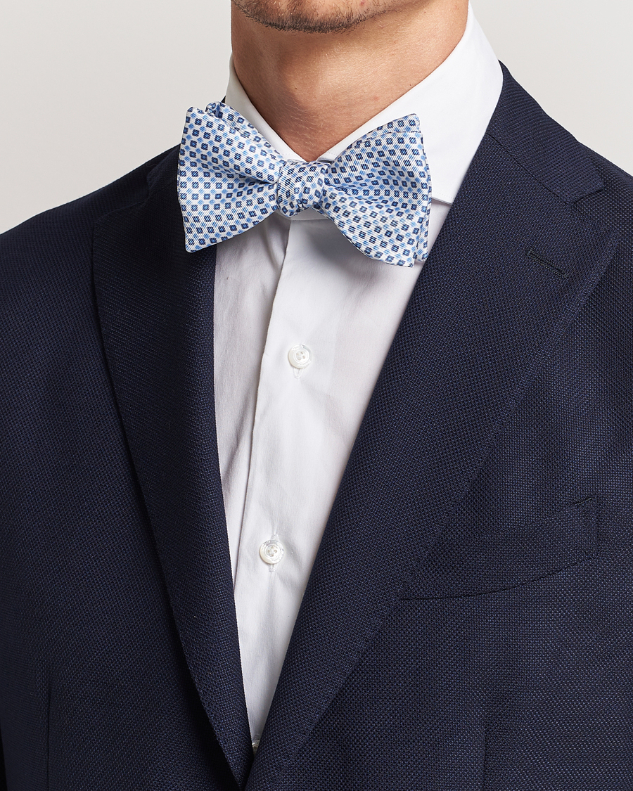 Heren | E. Marinella Silk Bow Tie White/Blue | E. Marinella | Silk Bow Tie White/Blue