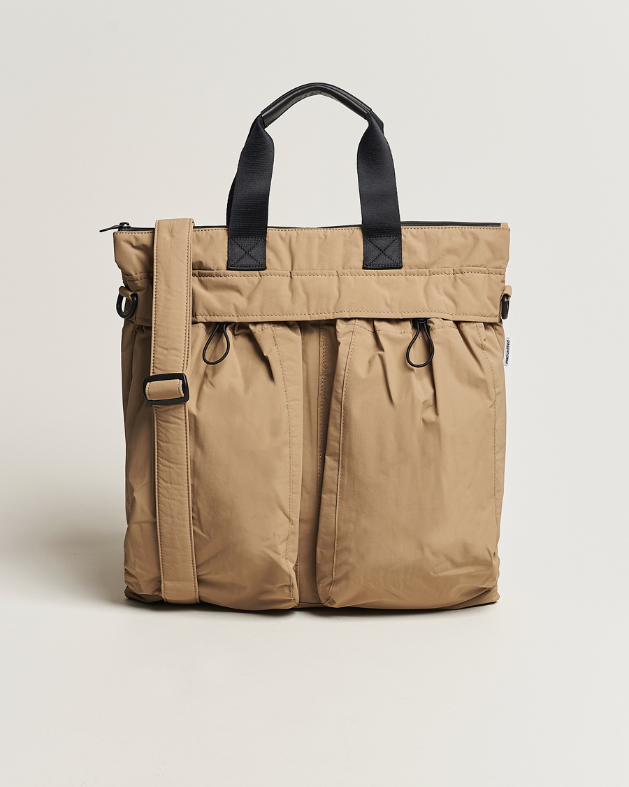 Heren | mazi untitled Helmet Bag 02 Nylon Tote Beige | mazi untitled | Helmet Bag 02 Nylon Tote Beige