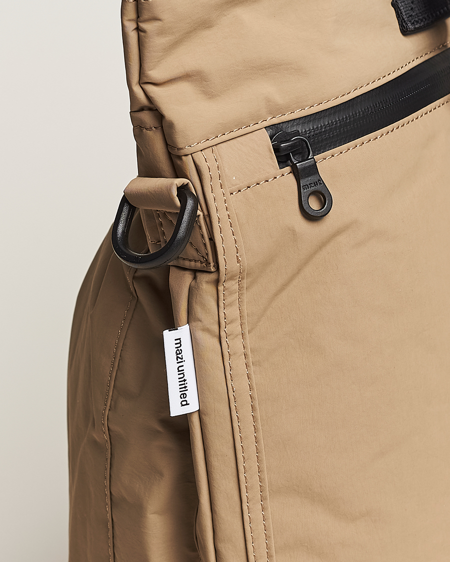 Heren | mazi untitled Helmet Bag 02 Nylon Tote Beige | mazi untitled | Helmet Bag 02 Nylon Tote Beige