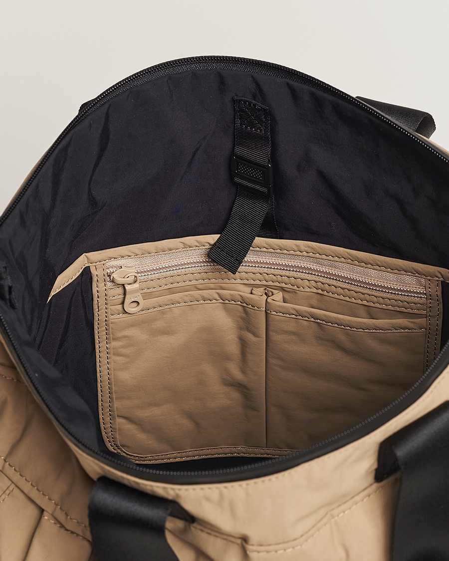 Heren | mazi untitled Helmet Bag 02 Nylon Tote Beige | mazi untitled | Helmet Bag 02 Nylon Tote Beige