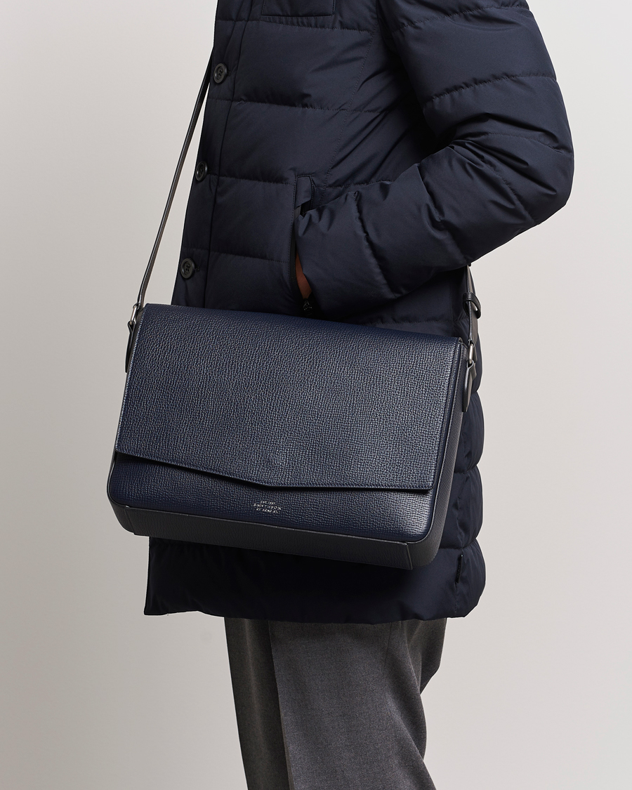 Heren | Best of British | Smythson | Ludlow Messenger Bag Navy