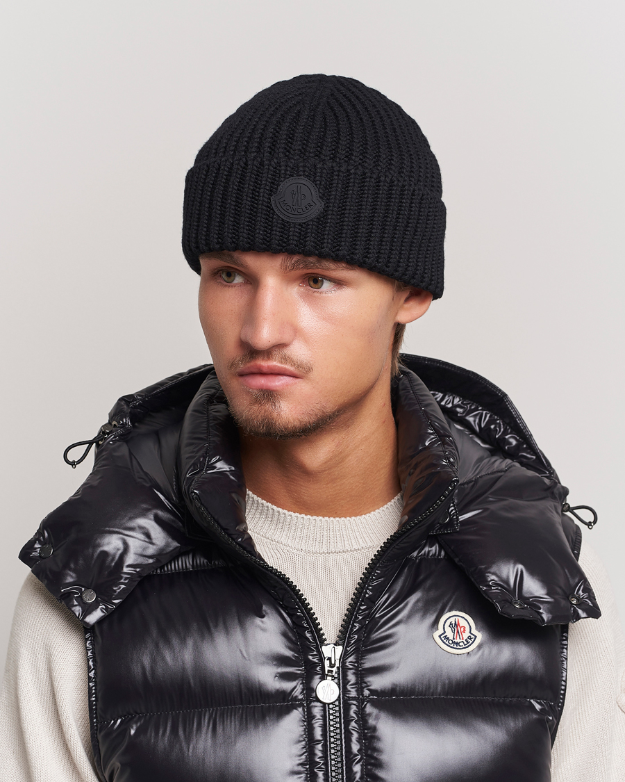 Heren | Moncler Tonal Logo Beanie Black | Moncler | Tonal Logo Beanie Black