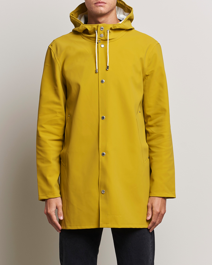 Heren | Jassen | Stutterheim | Stockholm Raincoat Suede Gold