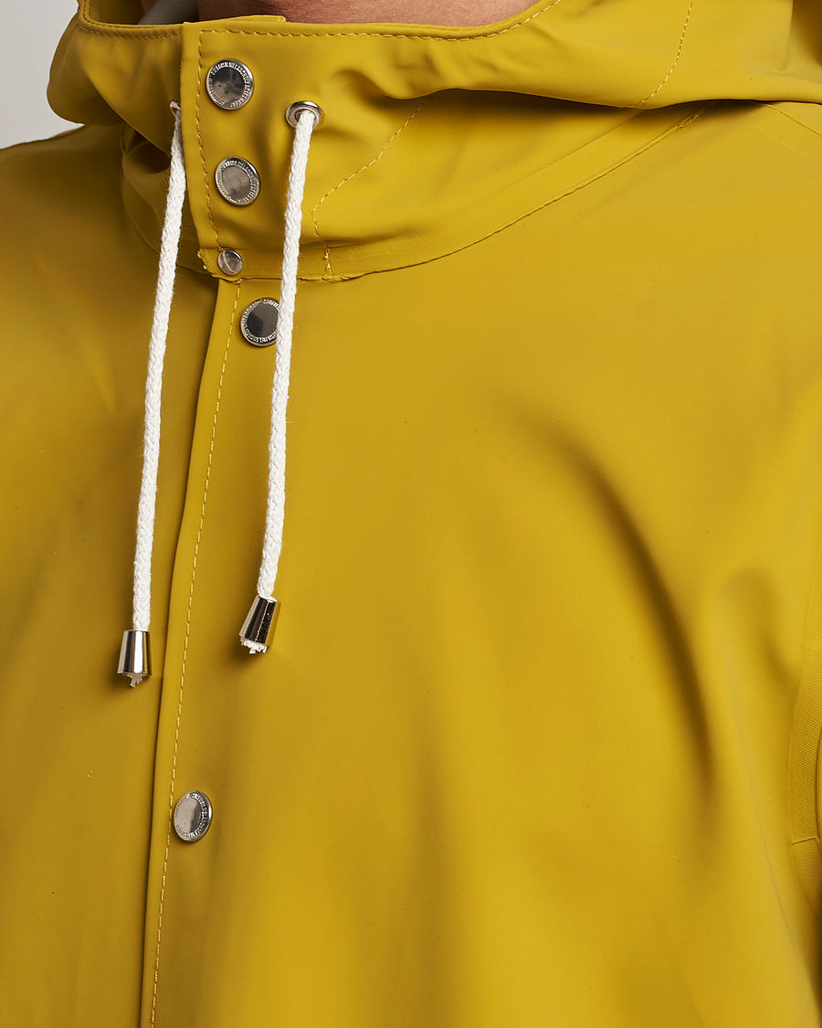 Heren | Jassen | Stutterheim | Stockholm Raincoat Suede Gold