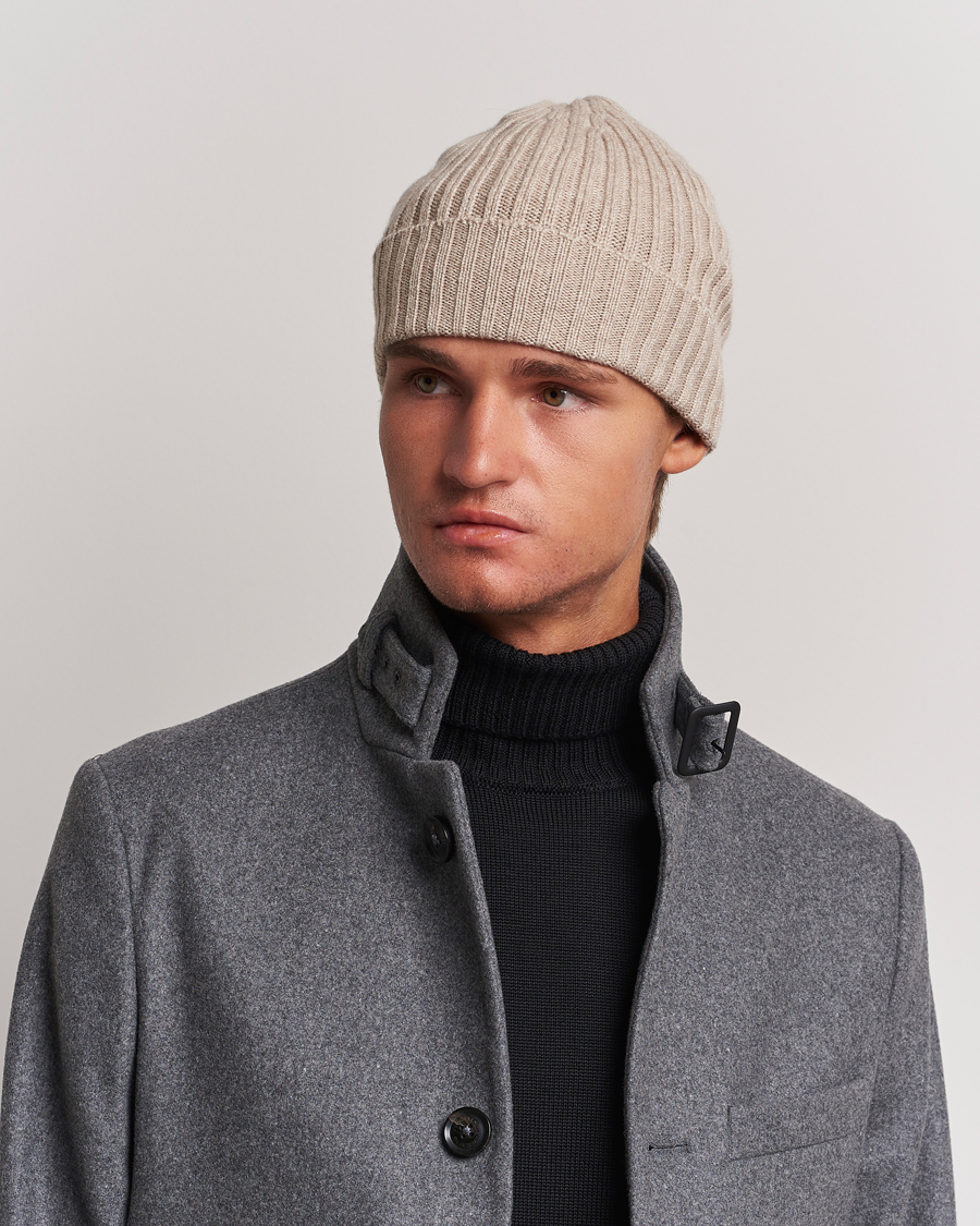 Heren | Piacenza Cashmere Ribbed Cashmere Beanie Light Beige | Piacenza Cashmere | Ribbed Cashmere Beanie Light Beige