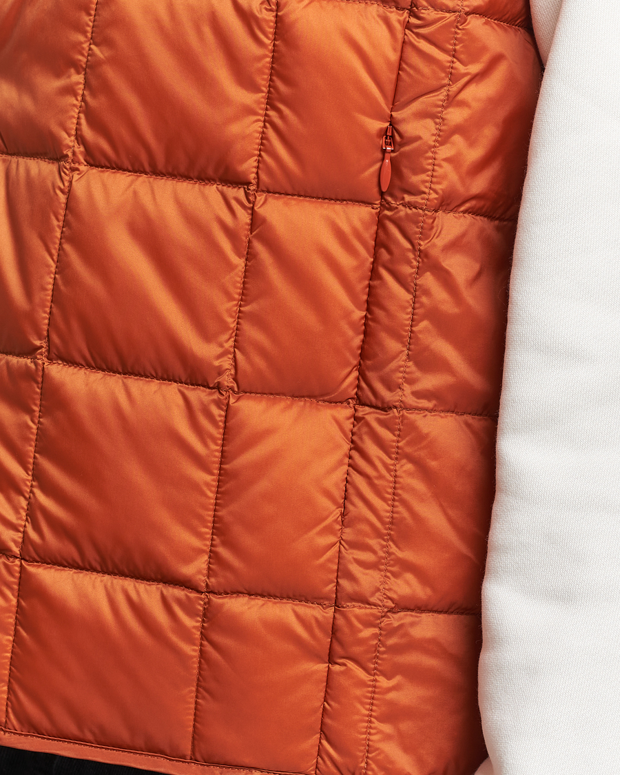 Heren | Jassen | TAION | V-Neck Lightweight Down Vest Brick Orange