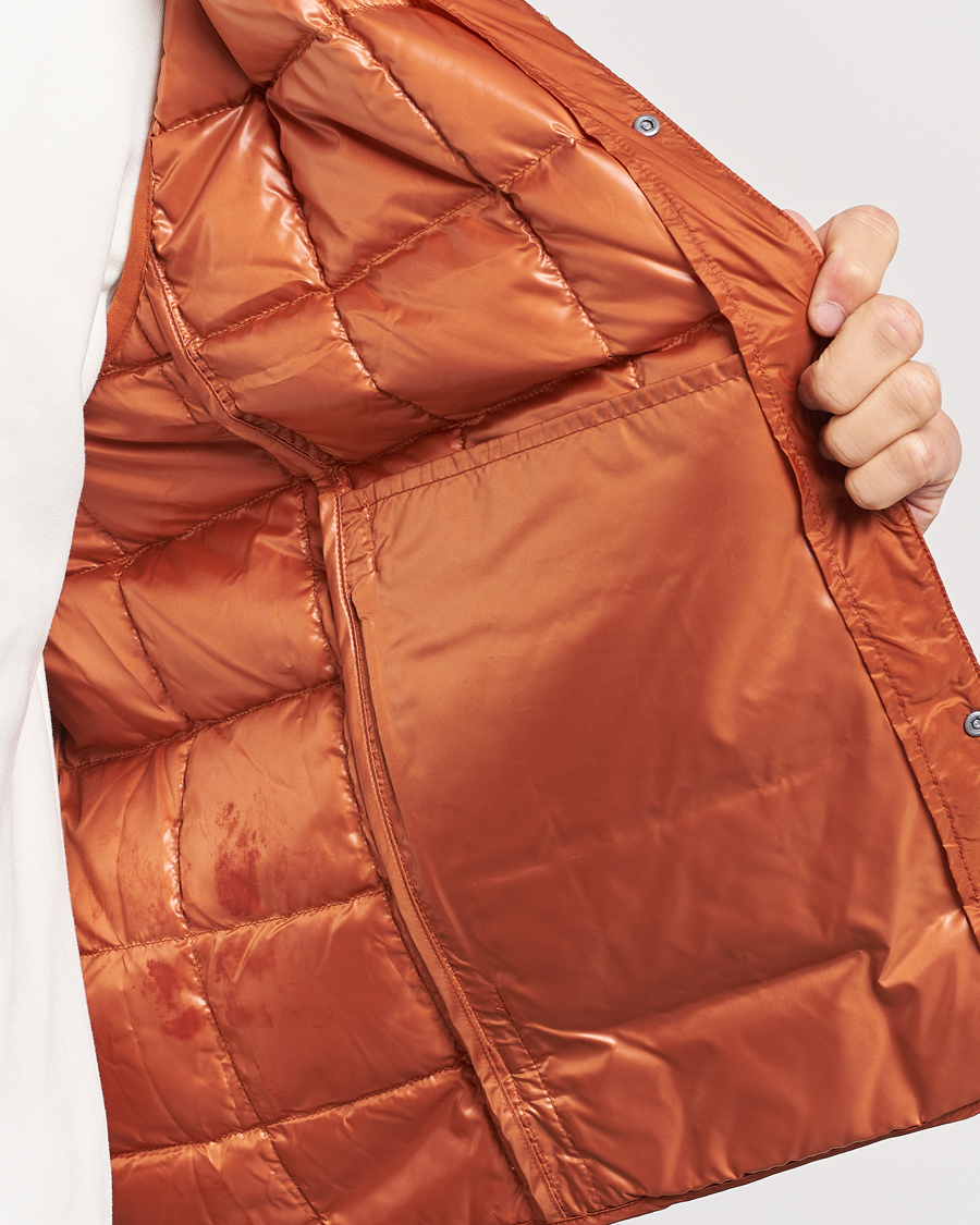 Heren | Jassen | TAION | V-Neck Lightweight Down Vest Brick Orange