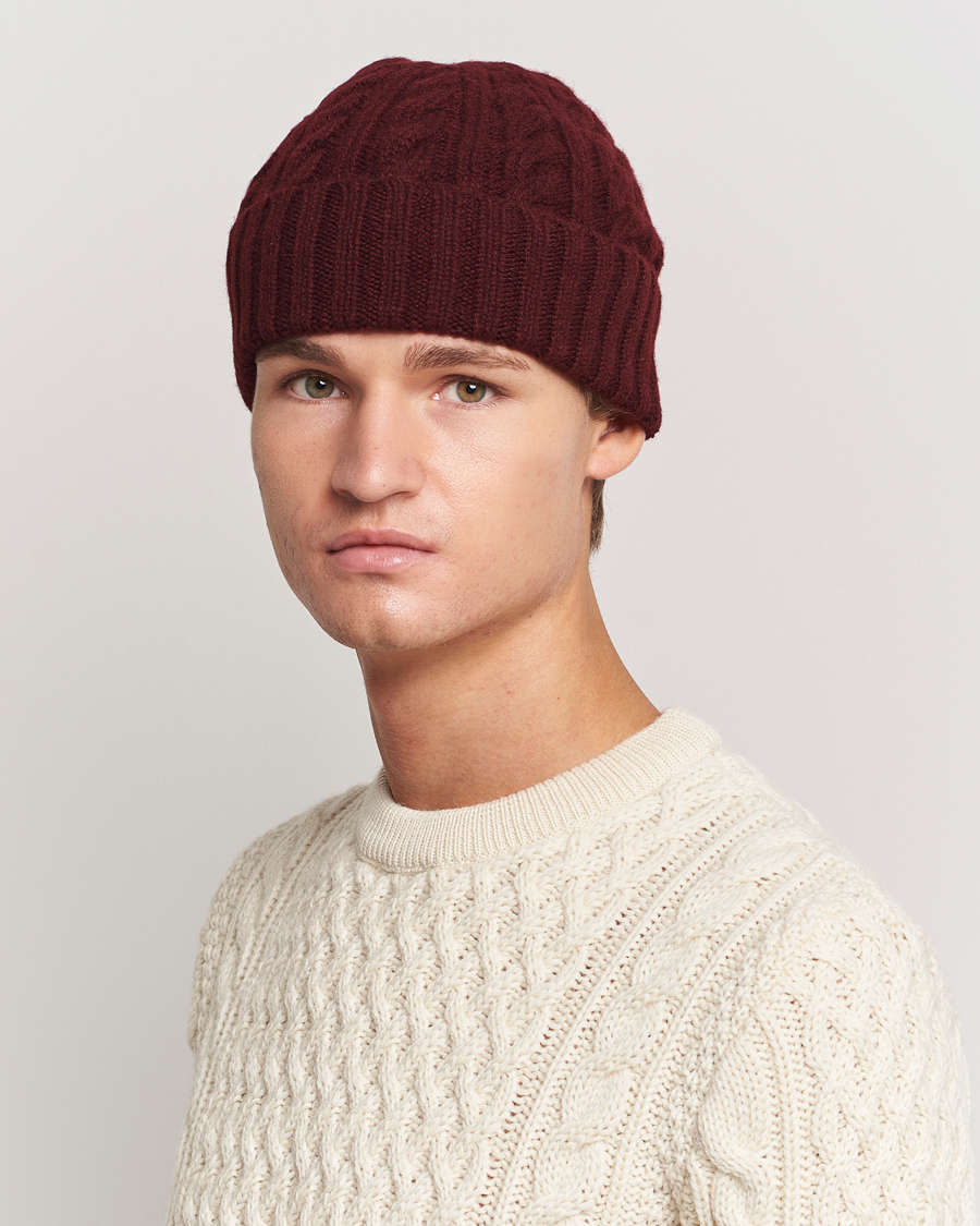 Heren |  | Sunspel | Lambswool Cable Hat Maroon