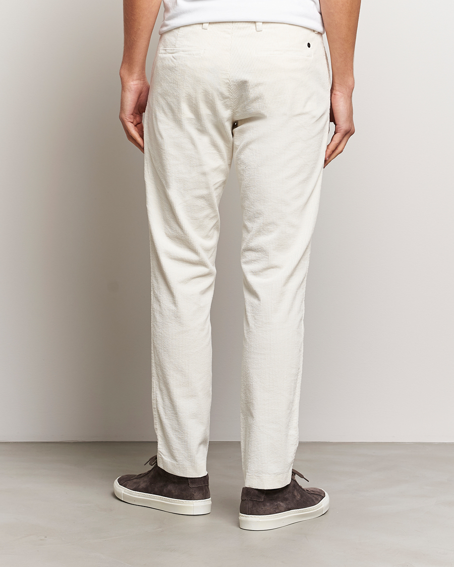 Heren | Broeken | NN07 | Theo Regular Fit Corduroy Chinos Off White