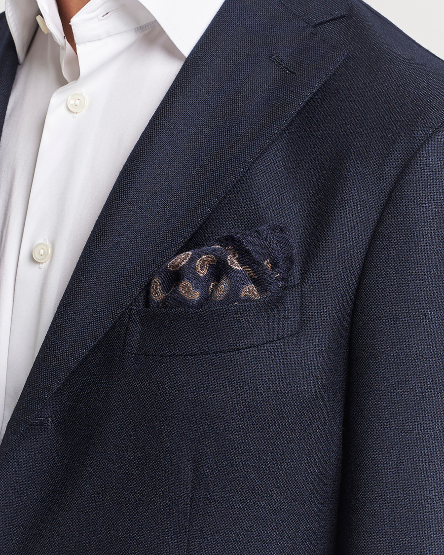 Heren |  | Amanda Christensen | Wool Flannel Printed Paisley Pocket Square Navy