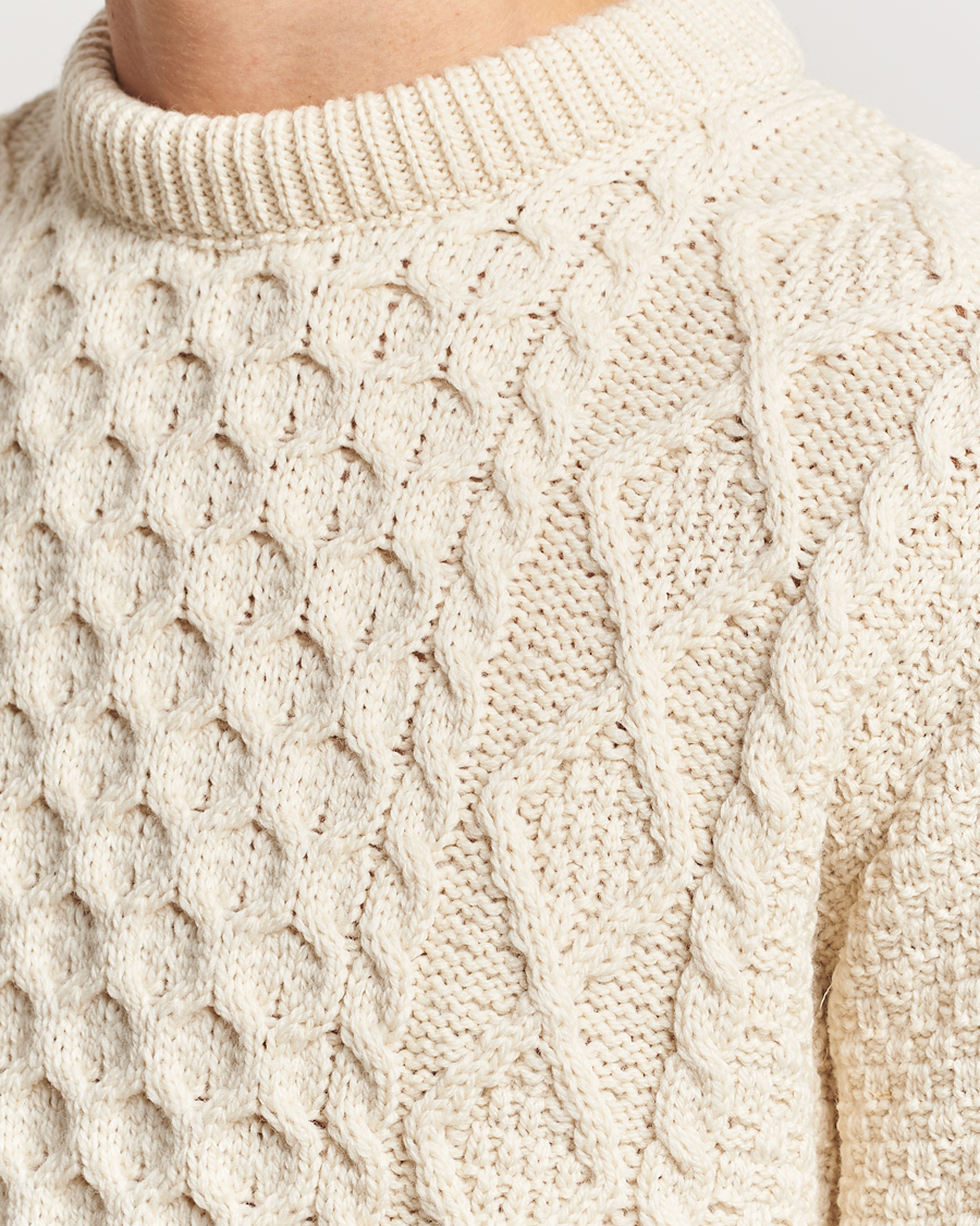 Heren | Truien | Gloverall | Merino Wool Aran Cable Knitted Crew Neck Ecru