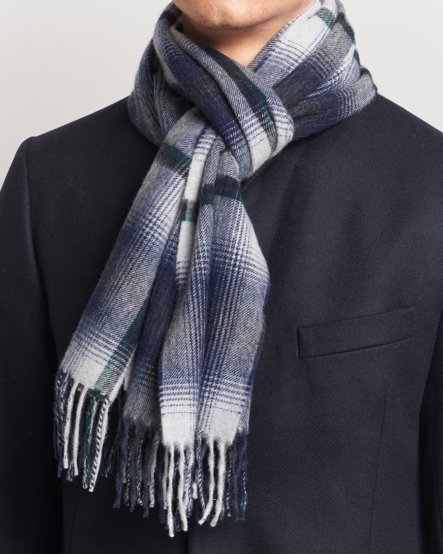 Heren | Begg & Co Wool/Cashmere Shadow Check Scarf 32*180cm Silver/Navy | Begg & Co | Wool/Cashmere Shadow Check Scarf 32*180cm Silver/Navy