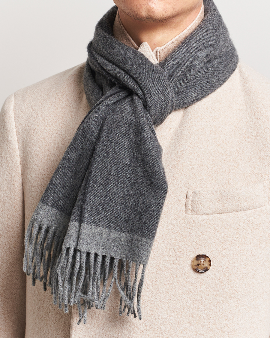 Heren | Begg & Co Solid Board Wool/Cashmere Scarf Flannel Charcoal | Begg & Co | Solid Board Wool/Cashmere Scarf Flannel Charcoal