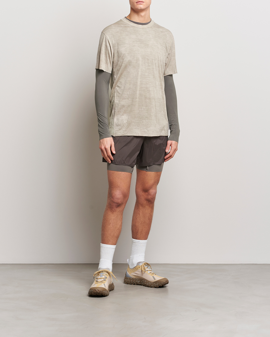 Heren | T-shirts | Satisfy | CoffeeThermal Base Layer Dark Natural