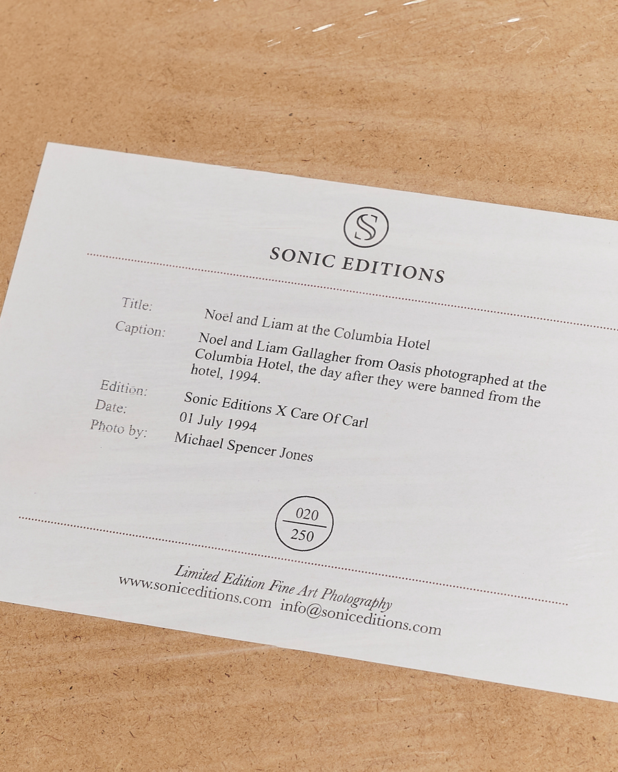 Heren | Posters | Sonic Editions | Framed Noel & Liam At The Hotel