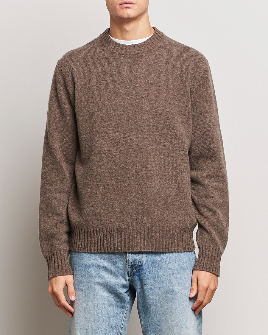 Heren | Truien | A Day's March | Marlow Lambswool Crew Dark Taupe