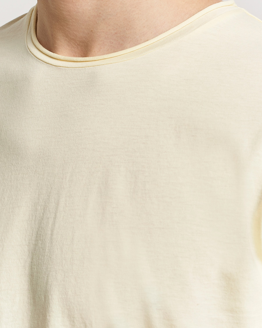 Heren | T-shirts | Filippa K | Roll Neck Crew Neck T-Shirt Soft Yellow