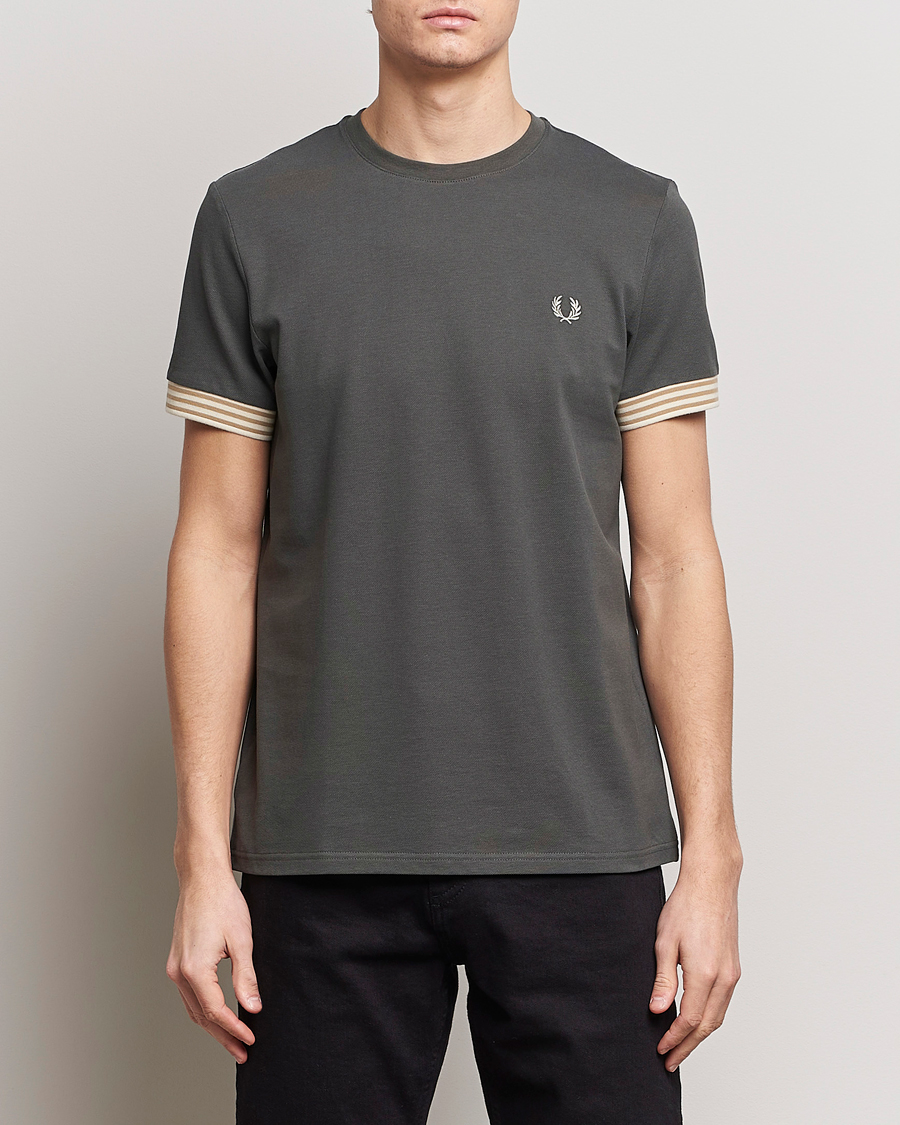 Heren | T-shirts met korte mouwen | Fred Perry | Striped Cuff Crew Neck T-Shirt Field Green