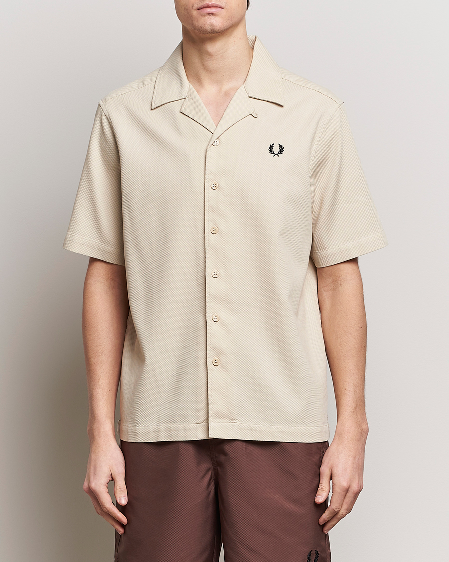 Heren | Overhemden met korte mouwen | Fred Perry | Pique Textured Short Sleeve Shirt Oatmeal