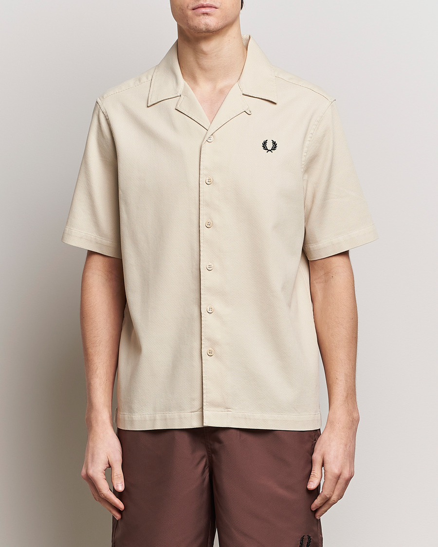 Heren | Best of British | Fred Perry | Pique Textured Short Sleeve Shirt Oatmeal