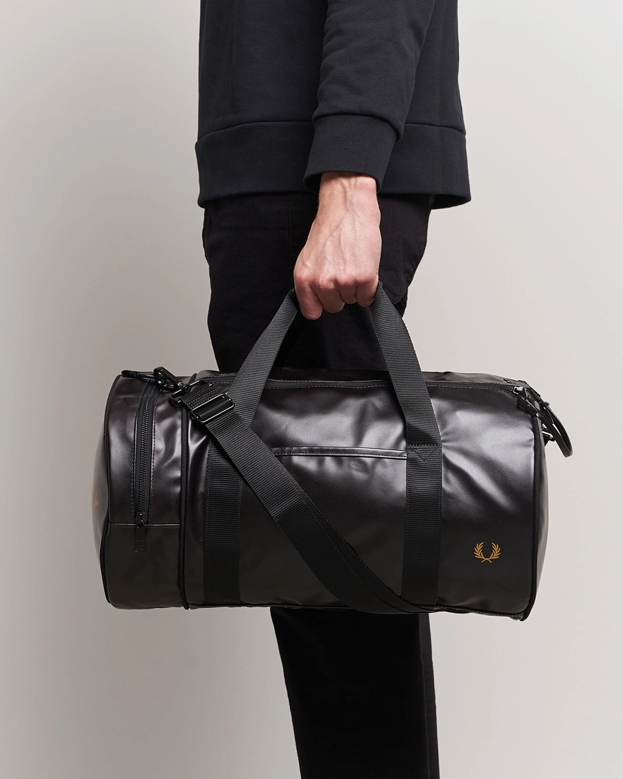 Heren | Tassen | Fred Perry | Tonal Classic Barrel Bag Black/Gold