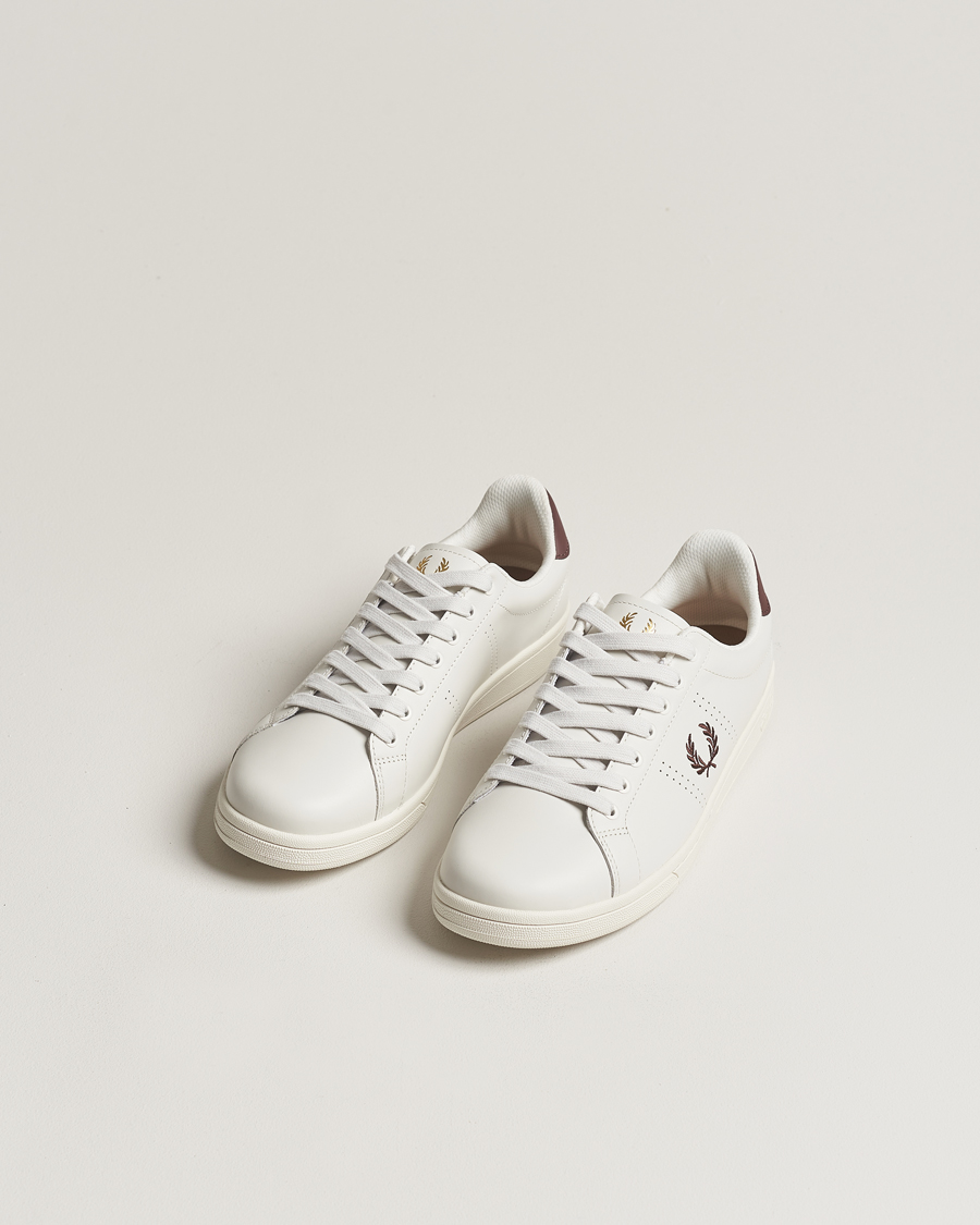 Heren | Witte sneakers | Fred Perry | B721 Leather Sneaker Porcelain/Brick Red