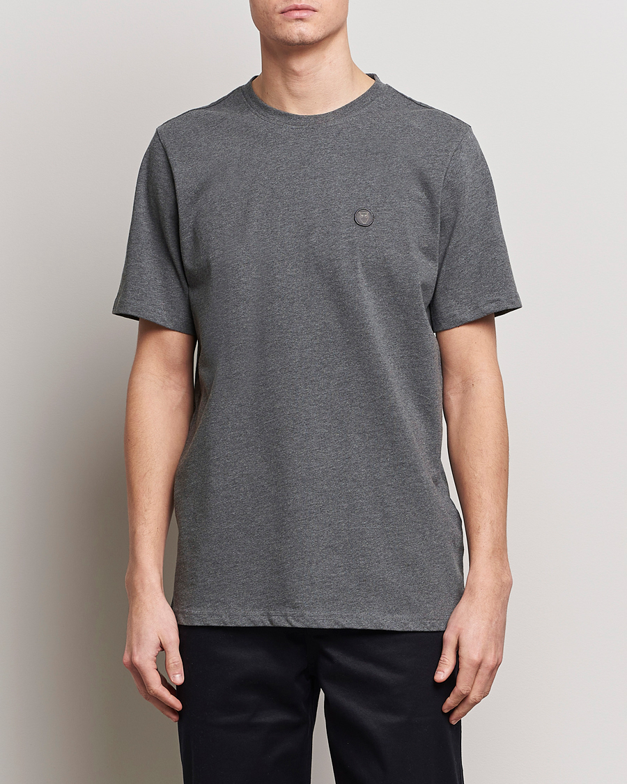 Heren | KnowledgeCotton Apparel | KnowledgeCotton Apparel | Loke Badge T-Shirt Dark Grey Melange