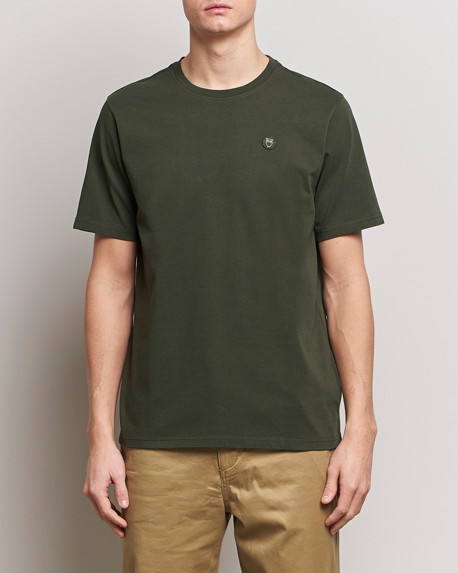 Heren | KnowledgeCotton Apparel | KnowledgeCotton Apparel | Loke Badge T-Shirt Forest Night