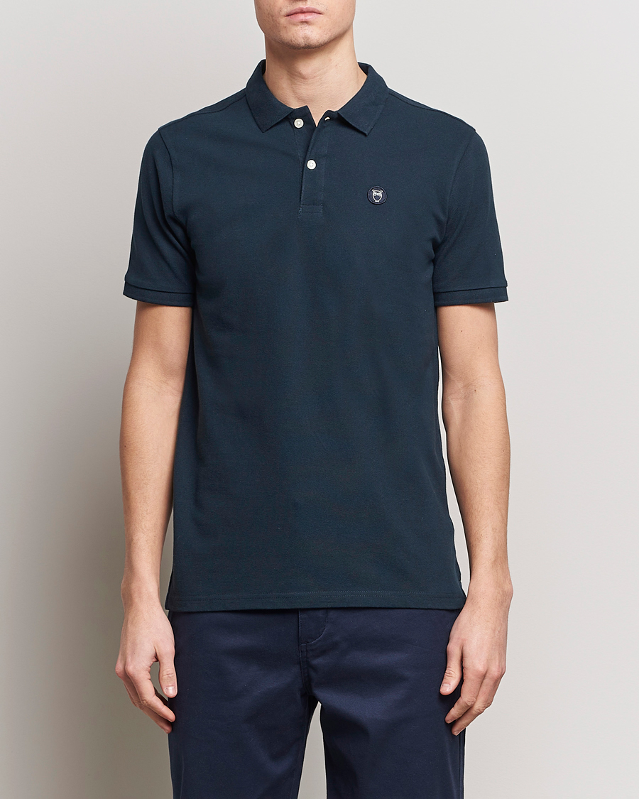 Heren | KnowledgeCotton Apparel | KnowledgeCotton Apparel | Toke Badge Polo Total Eclipse