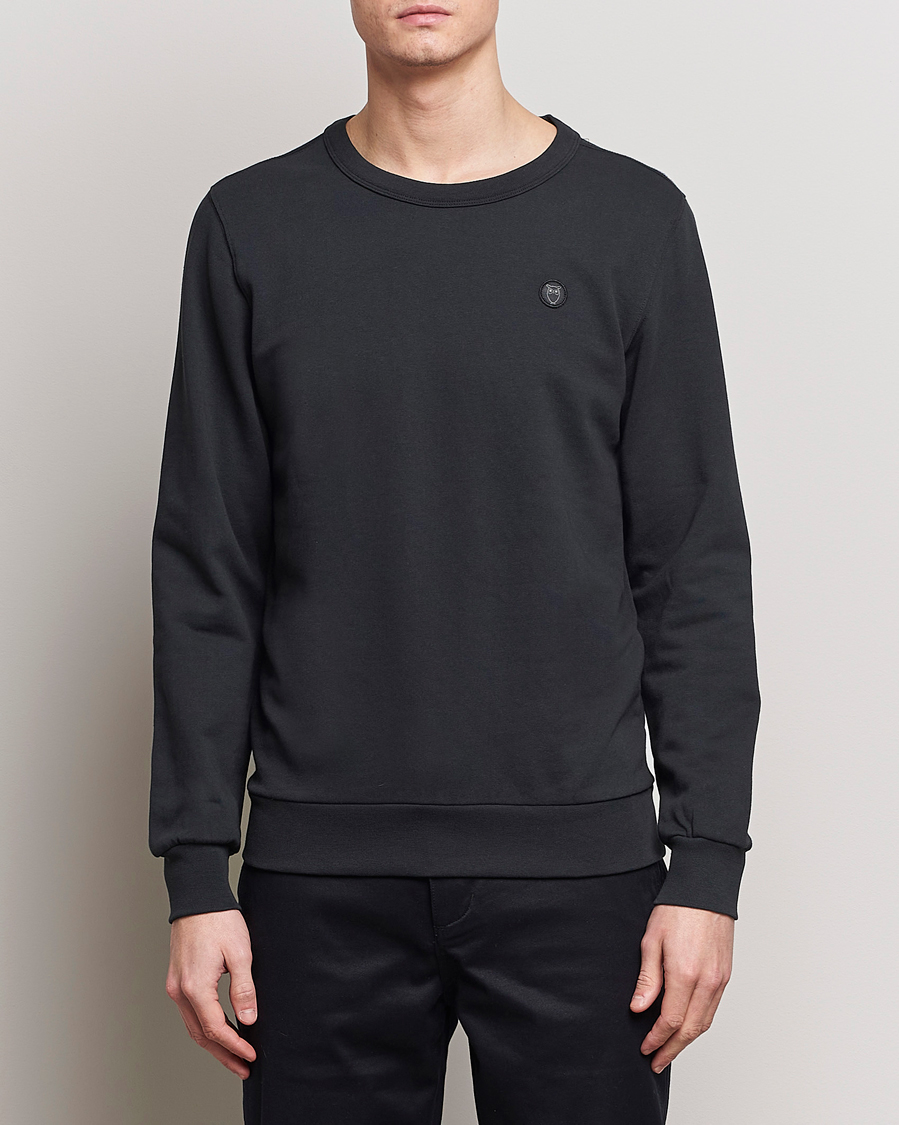 Men |  | KnowledgeCotton Apparel | Erik Badge Sweatshirt Jet Black