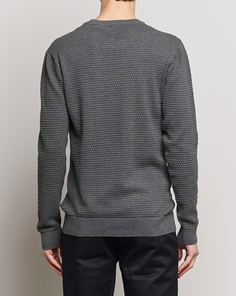 Heren | Truien | KnowledgeCotton Apparel | Vagn Bubble Knit Cotton Crew Neck Dark Grey Melange