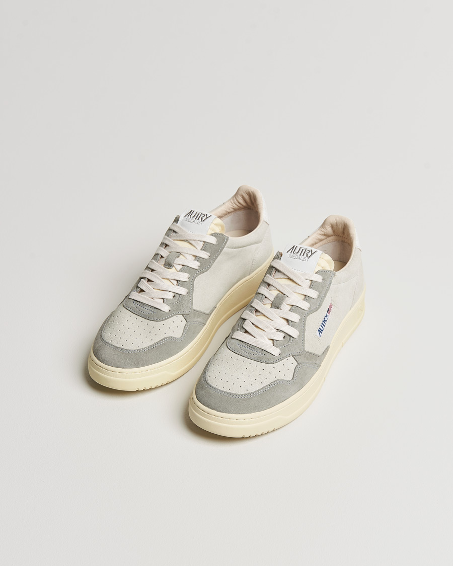 Heren | Autry Medalist Low Suede Sneaker Grey/Cream | Autry | Medalist Low Suede Sneaker Grey/Cream