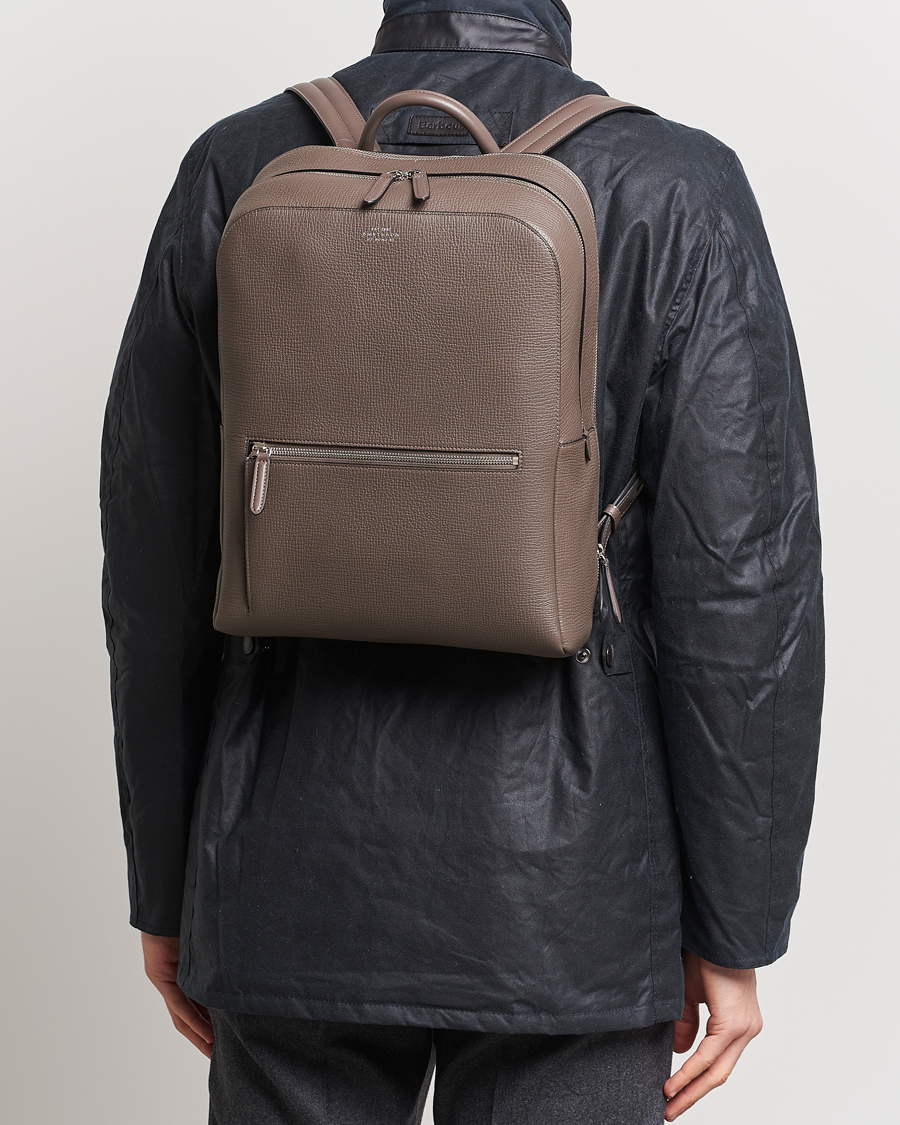 Heren | Smythson Ludlow Zip Around Backpack Dark Taupe | Smythson | Ludlow Zip Around Backpack Dark Taupe